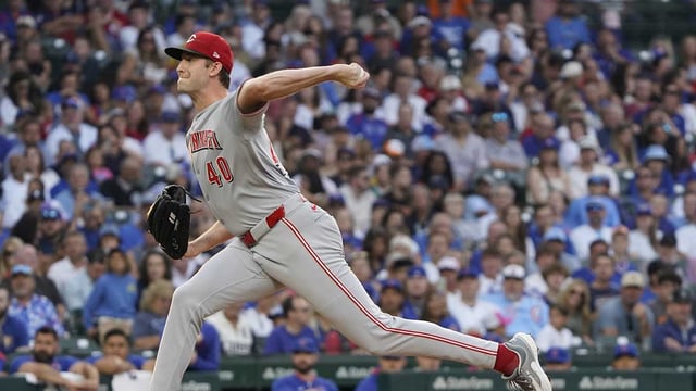 Aug 4, 2025; Chicago, Illinois, USA; Cincinnati Reds pitcher Nick Lodolo (40) throws the ball against the Chicago Cubs during the first inning at Wrigley Field. Mandatory Credit: David Banks-Imagn Images