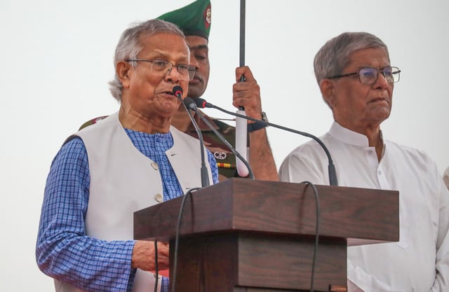 Le conseiller en chef du Bangladesh, Muhammad Yunus, lit une déclaration à l’occasion du premier anniversaire du soulèvement de juillet à Dhaka, au Bangladesh, le 5 août 2025.