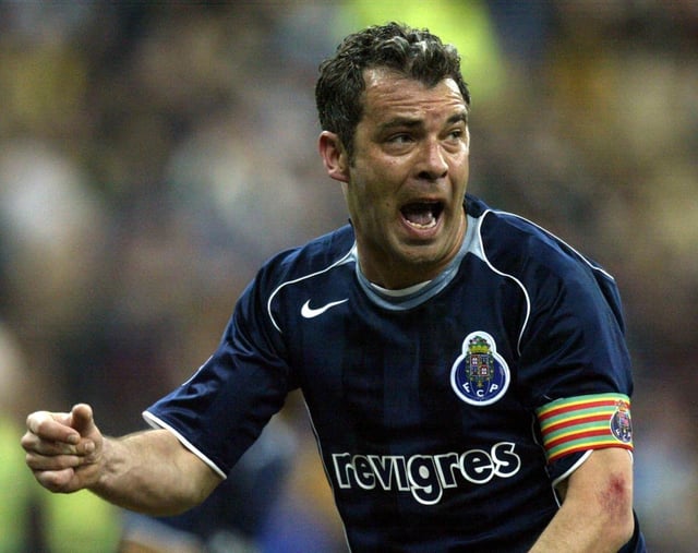 ARCHIVO - Jorge Costa celebra tras anotar un gol para el FC Porto en el partido contra el Inter de Milán en la Liga de Campeones, el 15 de marzo de 2025, en Milán. (AP Foto/Luca Bruno)