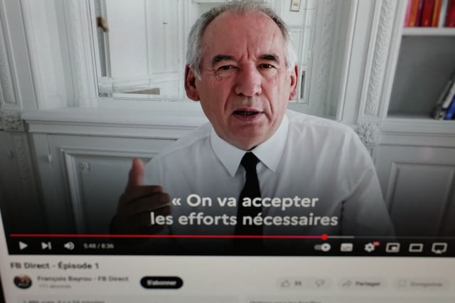 Mardi 5 août, François Bayrou a diffusé sa première vidéo, un rendez-vous qui va devenir quotidien sur YouTube.