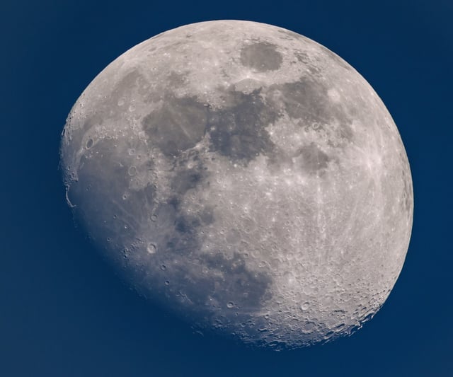 Der Mond am Nachthimmel (Symbolbild)