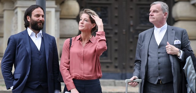 Christina Block (M.) und die beiden Strafverteidiger Ingo Bott (l.) und Otmar Kury (r.)