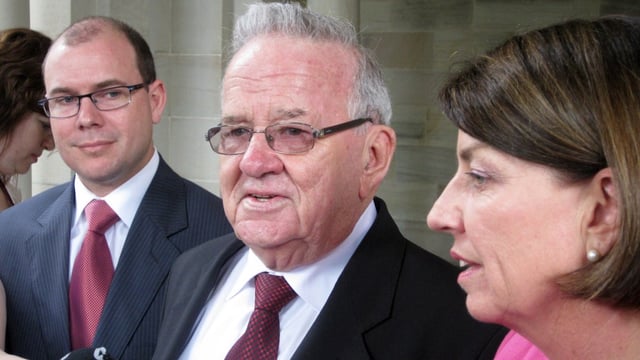 Sir Leo Hielscher (c). (AAP Image/David Barbeler)