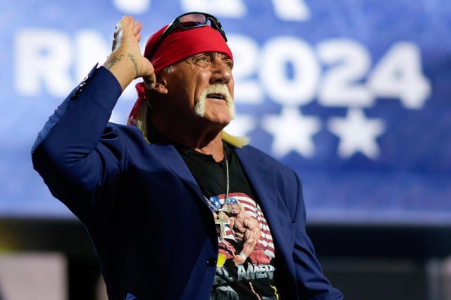 ARCHIVO - El luchador Hulk Hogan habla en la Convención Nacional Republicana el jueves 18 de julio de 2024 en Milwaukee (AP Foto/Julia Nikhinson, archivo)