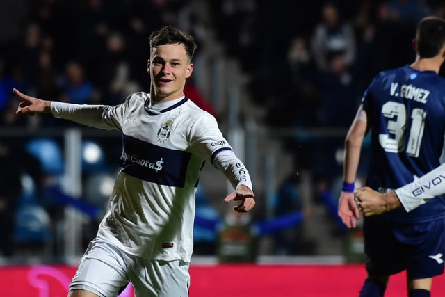 Matías Abaldo festeja un gol durante su paso por Gimnasia