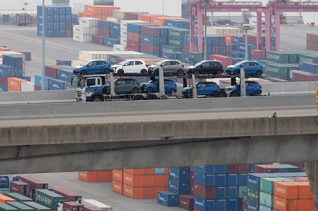A car carrier transporting vehicles made by South Korea's automaker Kia Motors which is a sister company of South Korea’s biggest automaker company Hyundai Motors, travels near Pyeongtaek port in Pyeongtaek, South Korea, April 2, 2025. REUTERS/Kim Hong-Ji/ File Photo