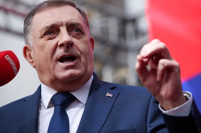 Republika Srpska (Serb Republic) President Milorad Dodik addresses supporters reacting to a court decision on charges that he defied rulings by an international peace envoy, in Banja Luka, Bosnia and Herzegovina, February 25, 2025. REUTERS/Amel Emric/File Photo