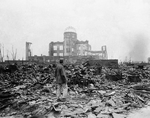 Atombombenabwürfe im Zweiten Weltkrieg: Die japanische Stadt Hiroshima wurde durch die Atombombe zerstört.