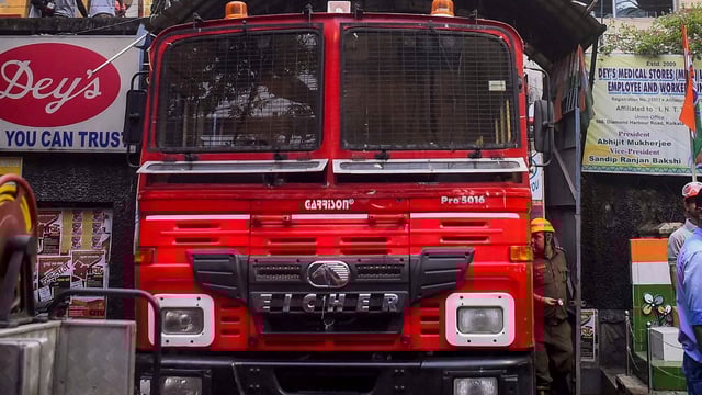 The minor fire was spotted at the garbage dump near the Green Building of the facility at College Street around 1 pm