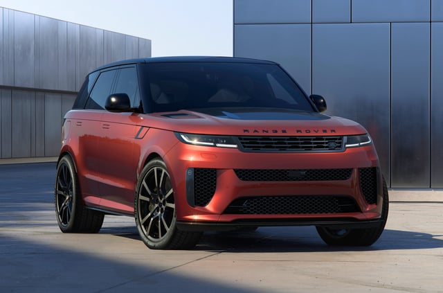 Range Rover Sport has got a new special edition called the Carbon Edition. 