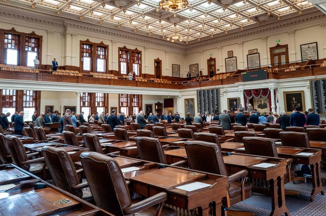 Les sièges vides des élus démocrates de la Chambre des représentants du Texas, mardi 5 août à Austin. 