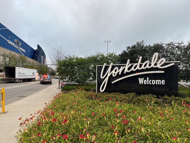 Shooting at Yorkdale Mall has left 1 dead.