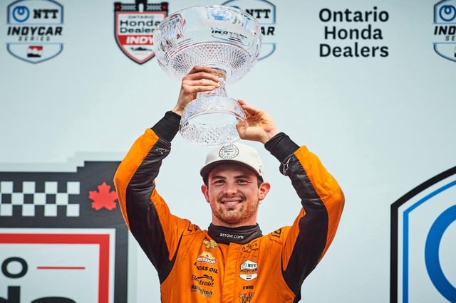 Pato O&#39;Ward celebra tras su victoria en el GP de Toronto de la IndyCar, el domingo 20 de julio de 2025. (Sammy Kogan/The Canadian Press vía AP)