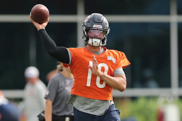 Caleb Williams #18 of the Chicago Bears takes part in a drill during Chicago Bears Training Camp at Halas Hall on July 24, 2025 in Lake Forest, Illinois.