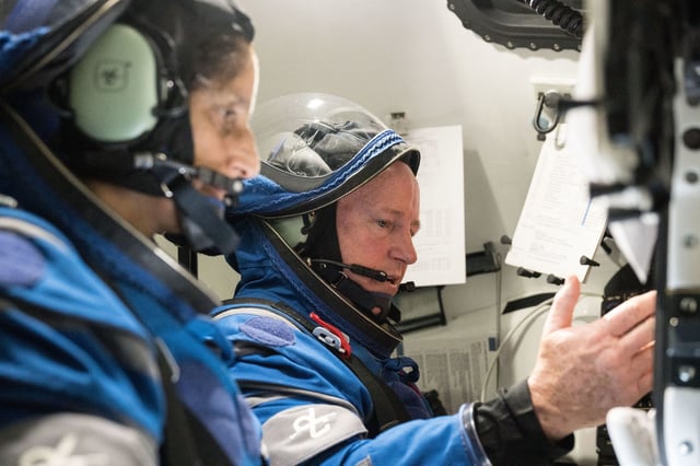 Boeing Crew Flight Test crew members Butch Wilmore and Suni Williams during Suited CFT FS Joint Ascent Sim training at NASA’s Johnson Space Center on October 31, 2022.