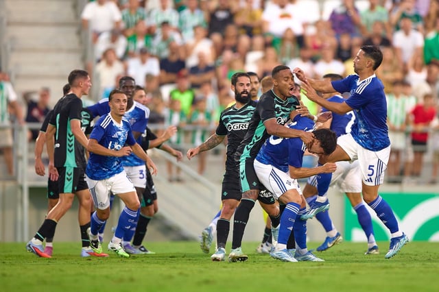 La increíble tangana que se armó en el amistoso entre Betis y Como