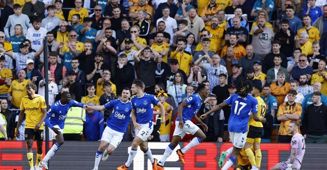 Soccer Football - Premier League - Wolverhampton Wanderers v Everton - Molineux Stadium, Wolverhampton, Britain - May 20, 2023  Everton's Yerry Mina celebrates scoring their first goal with teammates Action Images via Reuters/Andrew Boyers 