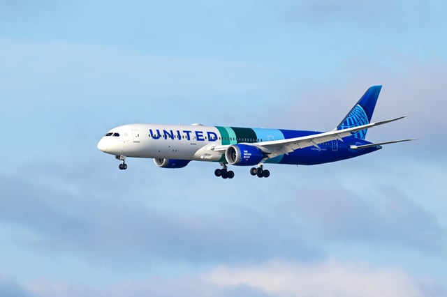 SAN FRANCISCO, CALIFORNIA – JULY 24: A United Airlines plane lands at San Francisco International Airport (SFO) in San Francisco, California, United States on July 24, 2025. (Photo by Tayfun Coskun/Anadolu via Getty Images)