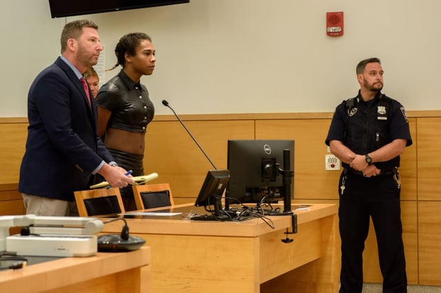 Accused subway swiper Justine Randall-Pizarro stands with Legal Aid attorney Brian Slater in Brooklyn Supreme Court Wednesday. (Evan Simko-Bednarski/New York Daily News)