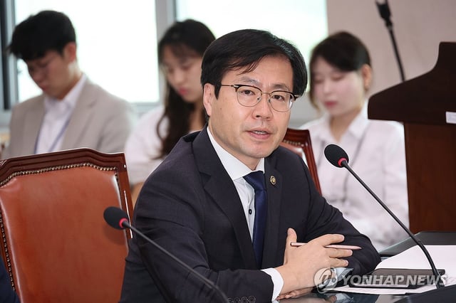 Trade Minister Yeo Han-koo speaks at a parliamentary session at the National Assembly in western Seoul on Aug. 6, 2025. (Yonhap)