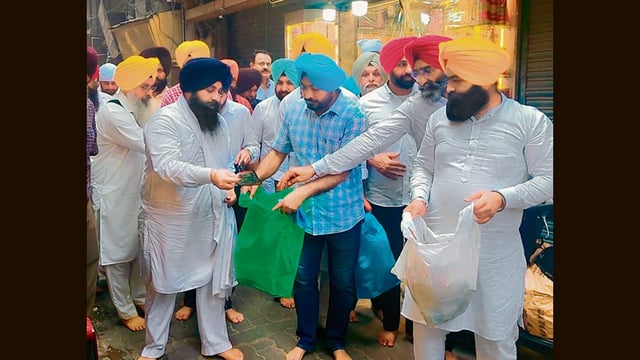 Punjab education minister Harjot Singh Bains performs sewa in Amritsar on Wednesday.