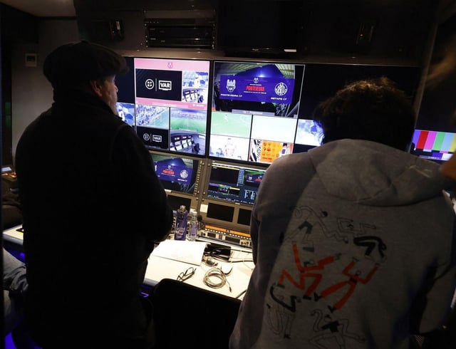 Realización de televisión en Pasarón durante el último partido del Pontevedra en Copa.