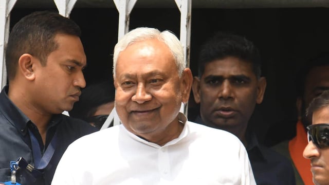 Nitish directs Bihar edu dept to make provisions for school teachers' postings at desired locations