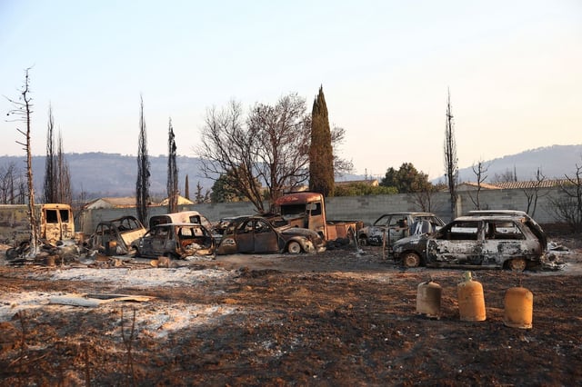 Les traces de l'incendie, près de Saint-Laurent-de-la-Cabrerisse, le 7 août 2025 au matin.