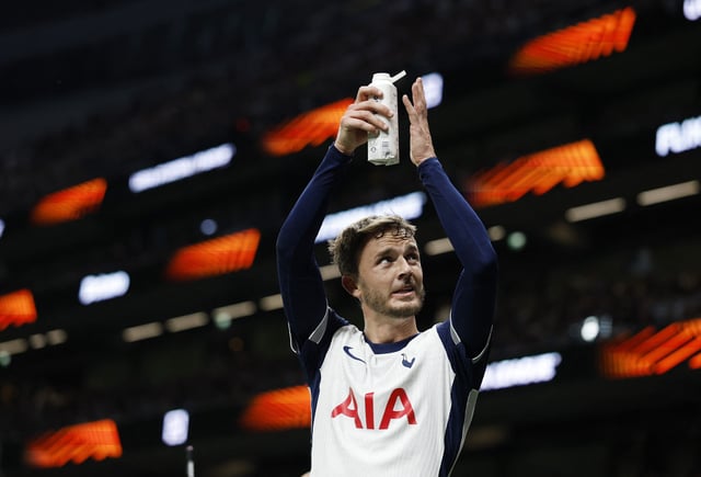 Soccer Football - Europa League - Semi Final - First Leg - Tottenham Hotspur v Bodo/Glimt - Tottenham Hotspur Stadium, London, Britain - May 1, 2025 Tottenham Hotspur's James Maddison applauds fans during a break in play Action Images via Reuters/Peter Cziborra/File Photo