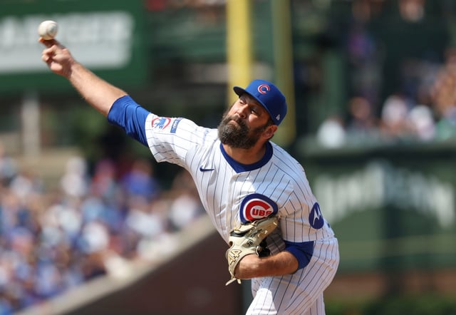 Chicago Cubs pitcher Andrew Kittredge delivers to the Cincinnati Reds in the seventh inning Wednesday, Aug. 6, 2025, at Wrigley Field. (Brian Cassella/Chicago Tribune)
