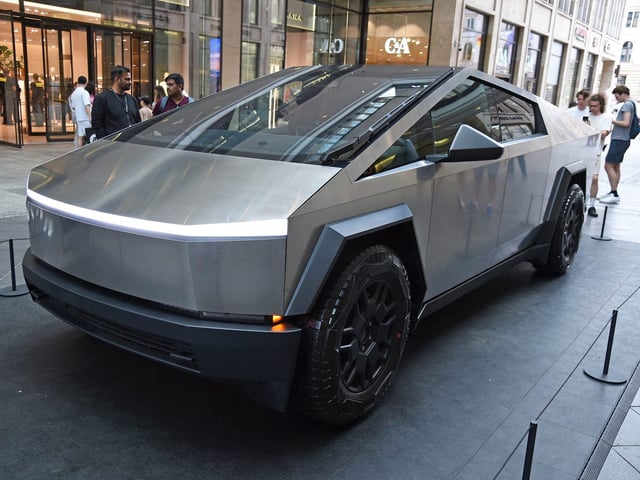 YouTuber Zack Nelson said the Tesla Cybertruck has become polarizing because some of Elon Musk's comments.