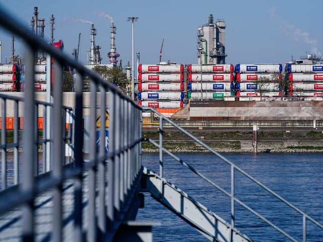 Die Industrie spielt in Rheinland-Pfalz, das unter anderem Sitz des weltgrößten Chemiekonzerns BASF ist, eine immense Rolle. Die Stimmung in der Branche ist mau (Archivbild).