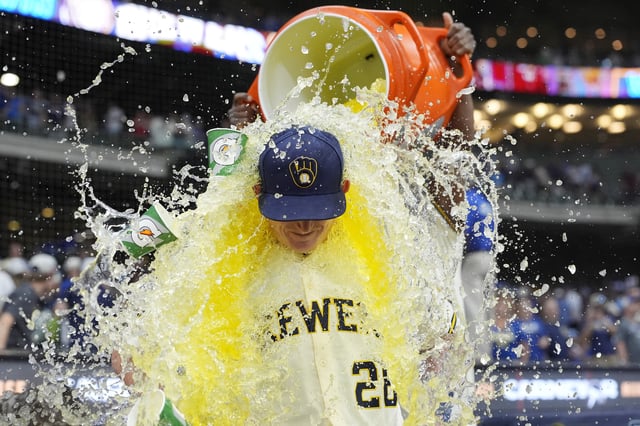 MILWAUKEE, WISCONSIN – JULY 29: Andruw Monasterio #14 of the Milwaukee Brewers douses Andrew Vaughn #28 with sports drink after a 9-3 win against the Chicago Cubs at American Family Field on July 29, 2025 in Milwaukee, Wisconsin. (Photo by Patrick McDermott/Getty Images)
