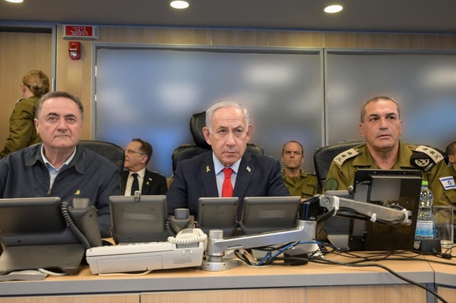 El ministro de Defensa, Israel Katz; el primer ministro, Benjamin Netanyahu, y el jefe del Estado Mayor de las Fuerzas Armadas israelíes, Eyal Zamir, el 05 de mayo de 2025