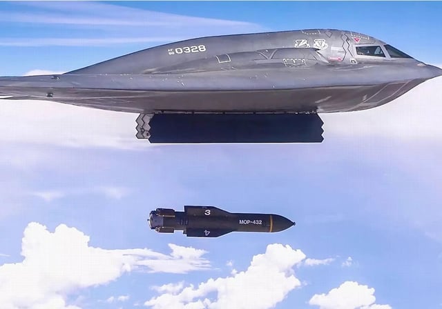 El bombardero estadounidense de última generación, B-2, con la bomba antibúnker más potente del mundo GBU, usada en el primer ataque de EU contra Irán para destruir su instalación nuclear subterránea de Fordow
