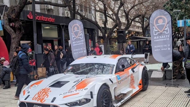 Matías Jalaf trajo su Ford Mustang al Km 0 de Mendoza para calentar motores antes de la novena fecha del TC en Villicum.