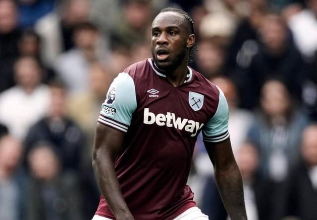 ARCHIVO - Michail Antonio, delantero de West Ham, durante el partido contra Tottenham en la Liga Premier, el 19 de octubre de 2024, en Londres. (AP Foto/Dave Shopland)
