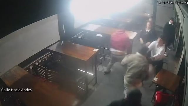 Borrachos golpearon a meseras en Rafael Castillo. 