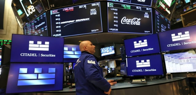 Un opérateur à la Bourse de New York le 7 août 2025