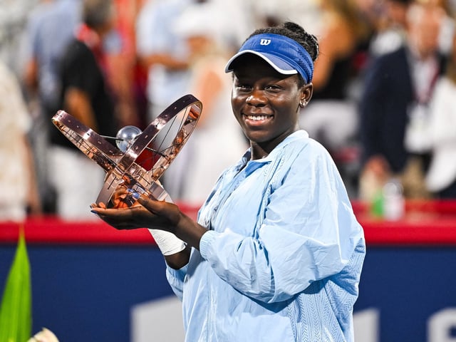 Victoria Mboko, con una sonrisa en el rostro por su título en el WTA 1000 de Canadá. Foto: David Kirouac-Imagn Images