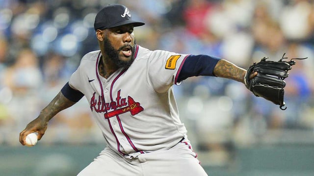 Jul 29, 2025; Kansas City, Missouri, USA; Atlanta Braves relief pitcher Enyel De Los Santos (61) pitches during the seventh inning against the Kansas City Royals at Kauffman Stadium. Mandatory Credit: Jay Biggerstaff-Imagn Images.