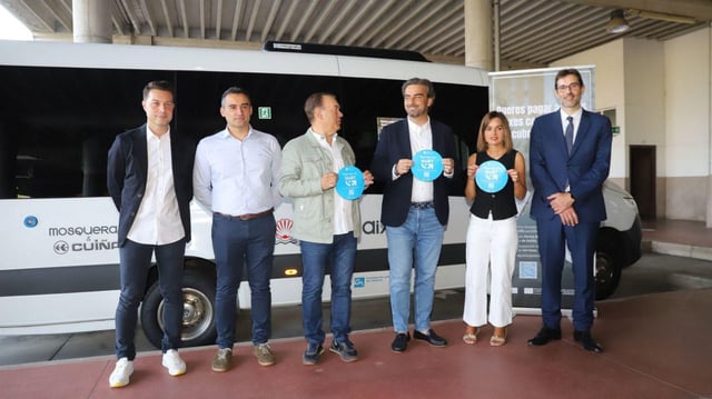 Autoridades locales y autonómicas, ayer, en la visita efectuada a la estación de buses de Lalín.