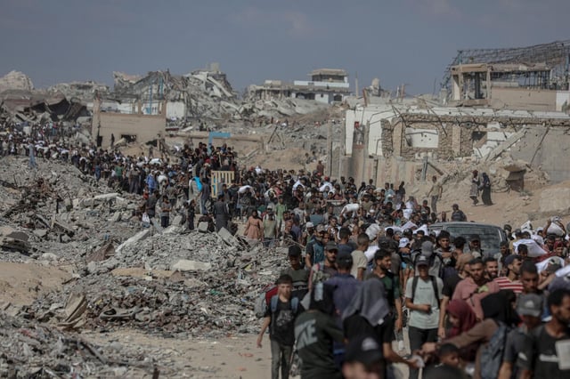 Palestinos con ayuda humanitaria en el norte de la Franja de Gaza.