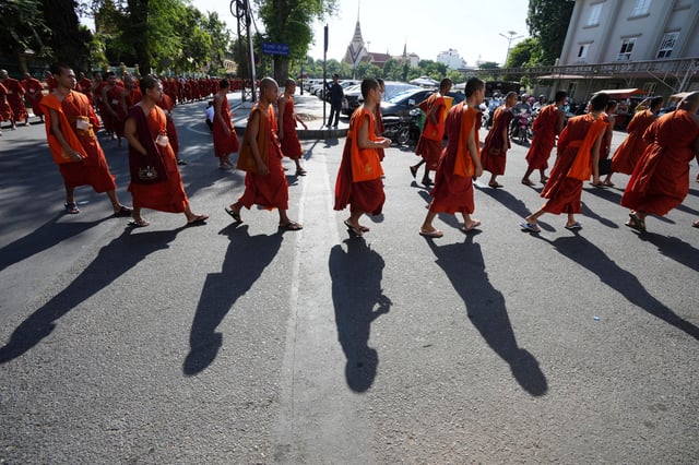 Cambodian Buddhist monks march on a street as they organize a ceremony to offer prayers to the remains of the soldiers who sacrificed their lives in battles with Thai troops along the disputed border areas, in Phnom Penh, Cambodia, Friday, Aug. 8, 2025. (AP Photo/Heng Sinith)