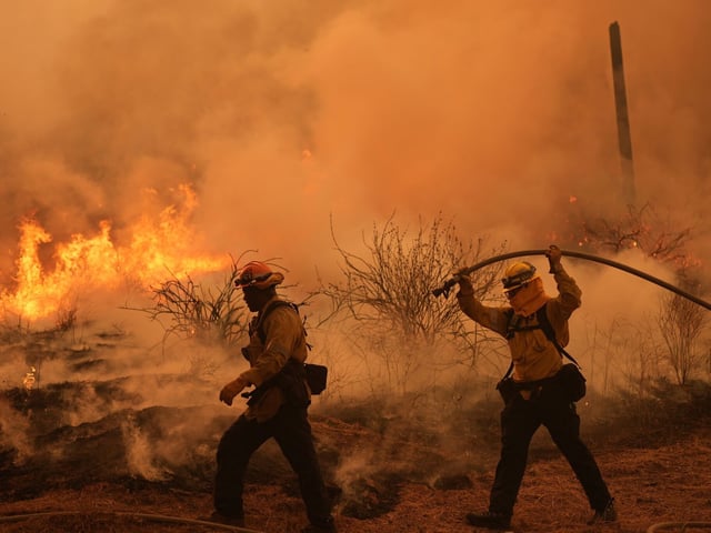 Die Feuerwehr in Los Angeles ist im Dauereinsatz.