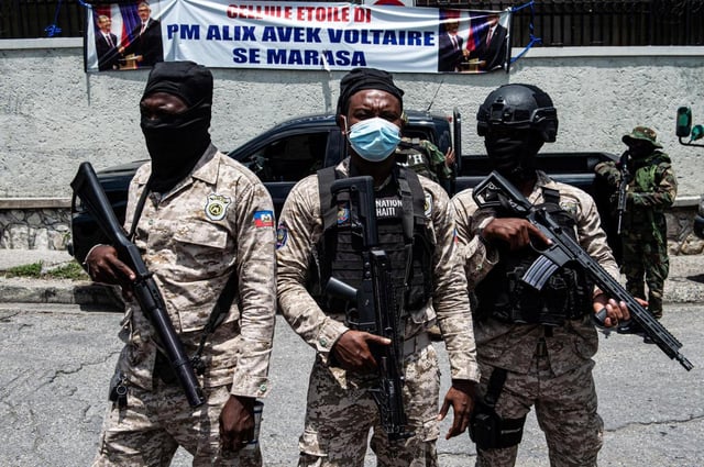 Police officers secure a small gathering in front of the Villa d’Accueil, the day before the installation of the new president of the Presidential Transitional Council in Port-au-Prince, Haiti, on Aug. 6, 2025. (Clarens Siffroy/AFP/GETTY IMAGES NORTH AMERICA/TNS)