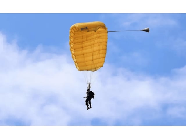 Una turista británica denunció que fue abusada por un instructor al tirarse en paracaídas (Imagen ilustrativa/Pixabay).