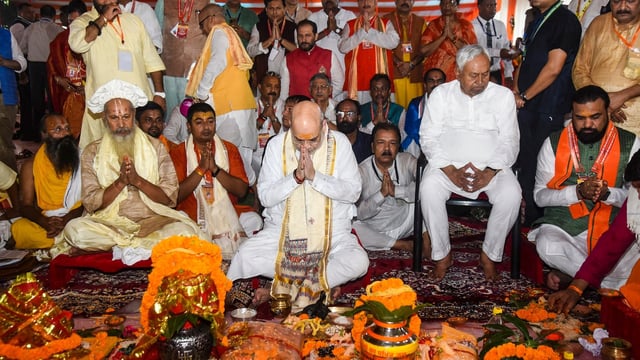 Amit Shah performed 'bhoomi pujan' and unveiled the design of the Janki Mandir for its redevelopment. 