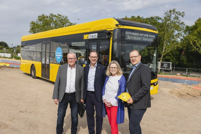 BVG legt Grundstein für E-Bus-Depot in Marienfelde