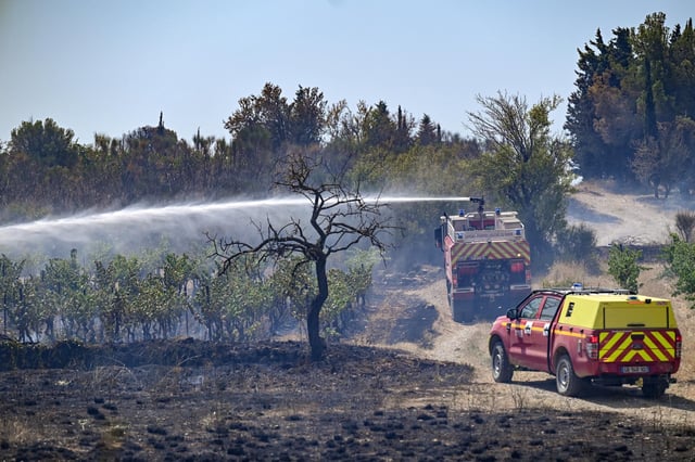 La extinción del incendio del sur de Francia, ya controlado, tardará "varios días"